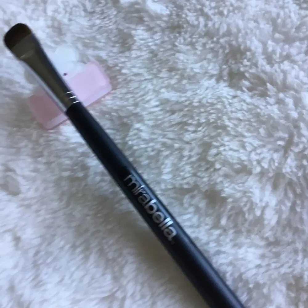 Mirabella Black Eyeshadow Blending Brush